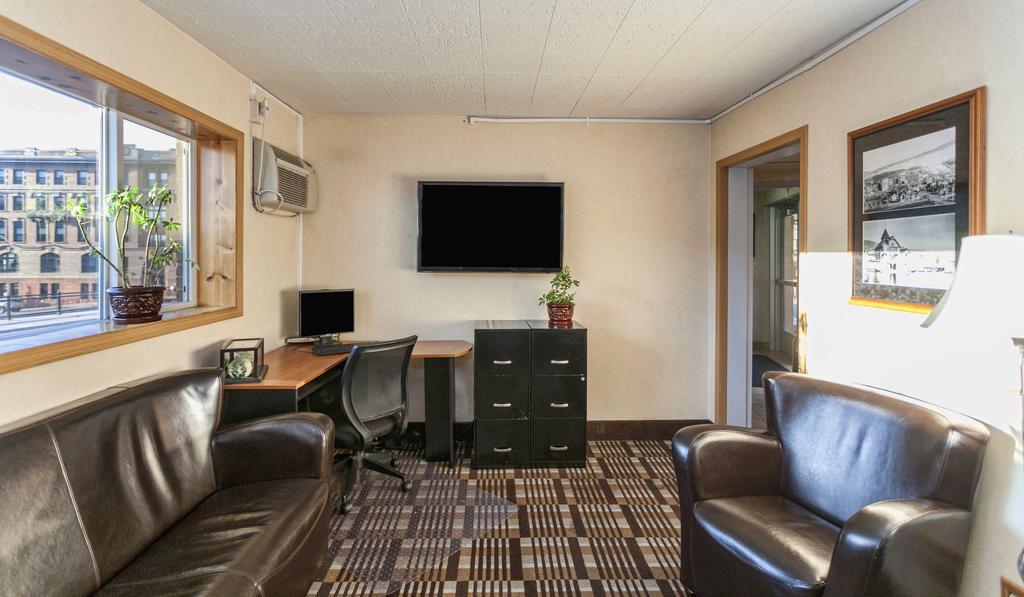Downtown Duluth Inn Экстерьер фото